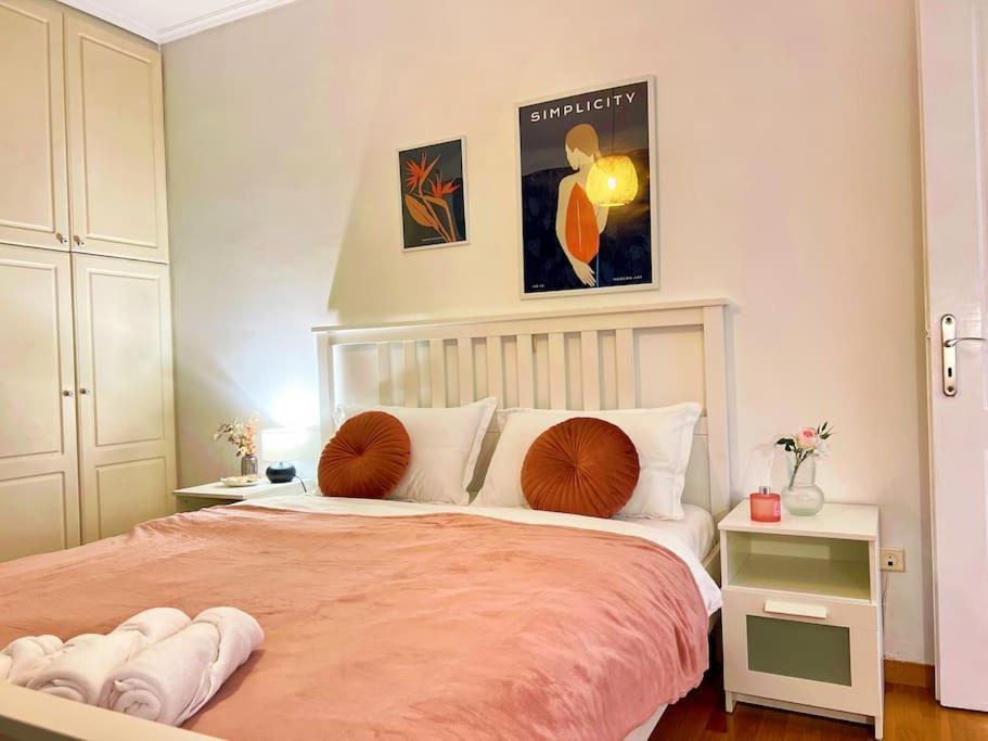 Daire Cozy Fairytal Garden Apartment, Family Friendly, Free Parking, 15 Min To Airport *