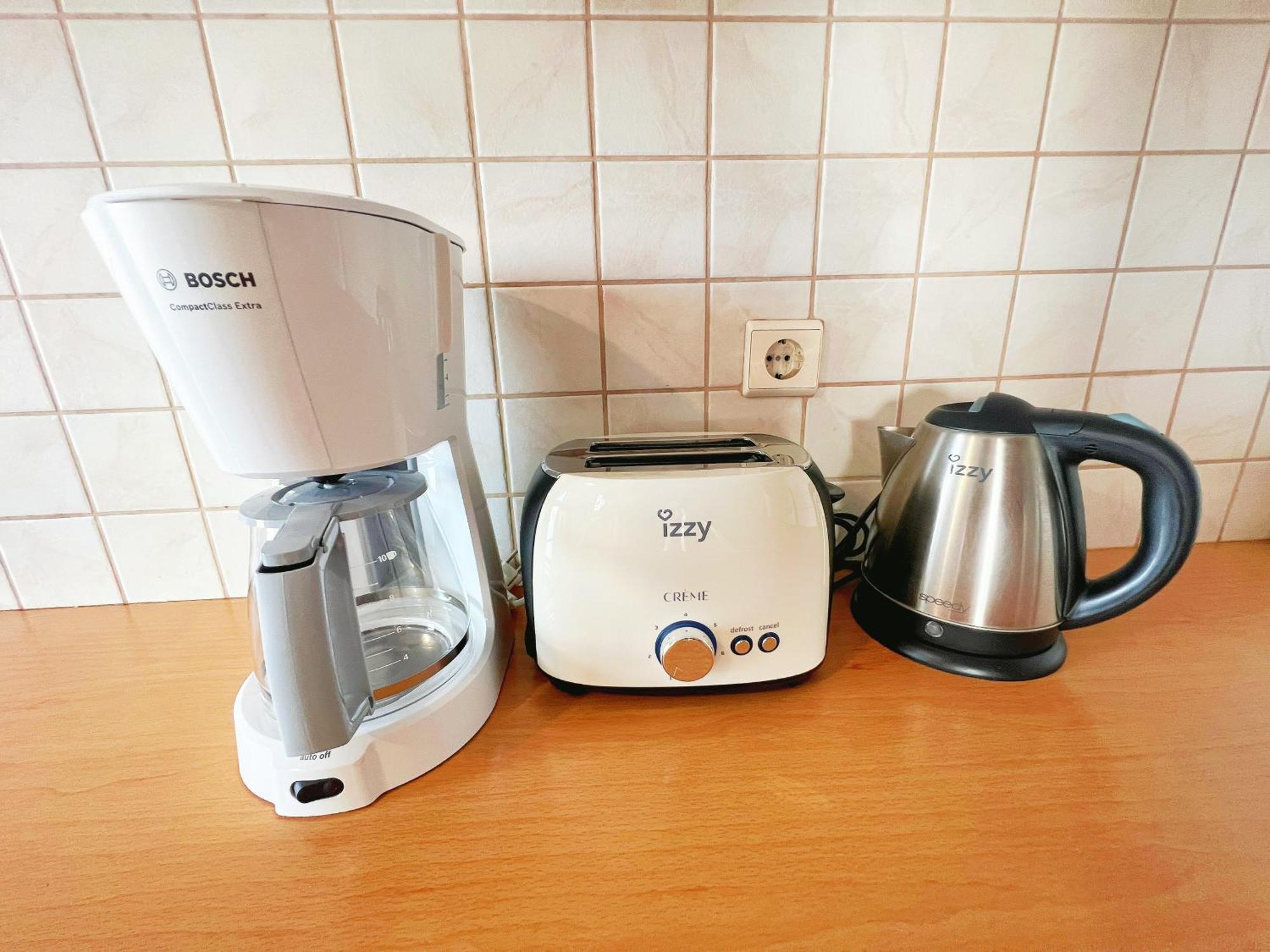 Cozy Fairytal Garden Apartment, Family Friendly, Free Parking, 15 Min To Airport Daire Atina