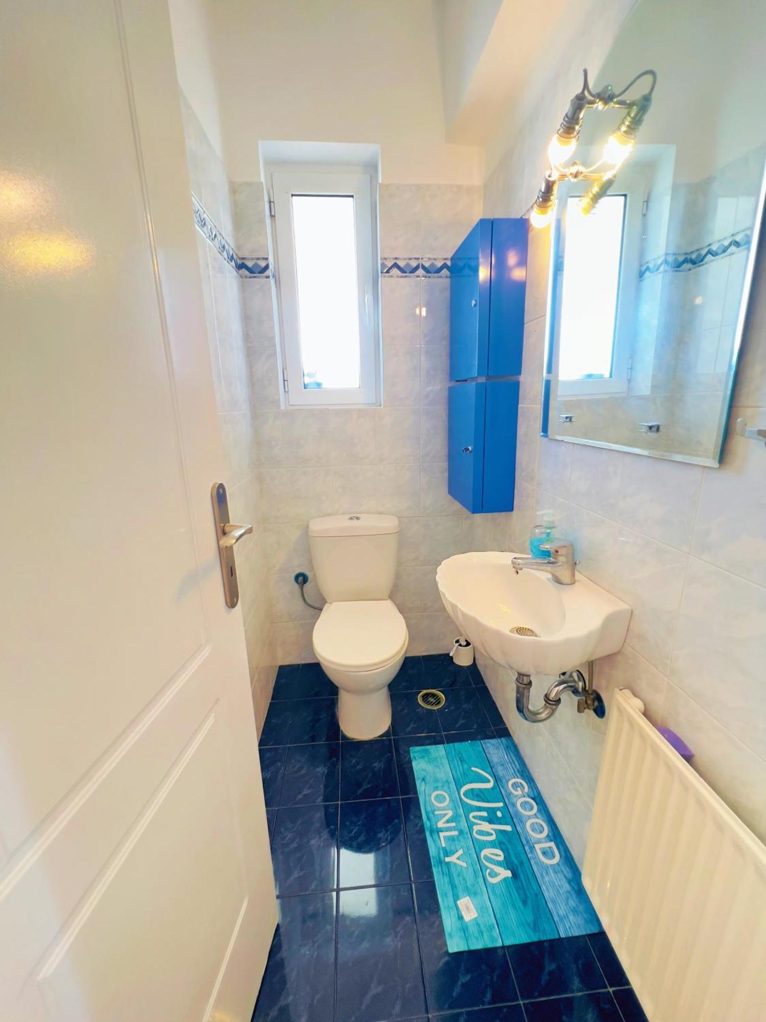 Apartamento Cozy Fairytal Garden Apartment, Family Friendly, Free Parking, 15 Min To Airport Atenas