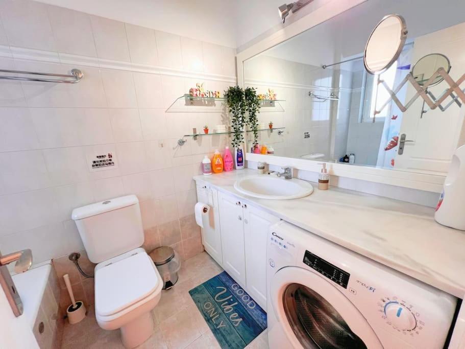 Cozy Fairytal Garden Apartment, Family Friendly, Free Parking, 15 Min To Airport Apartamento *